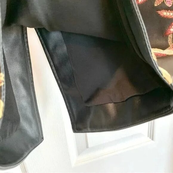 🍂 🍁 Black Leather Floral Leaves Embroidered Pencil Skirt with Center Slit - Picture 13 of 15